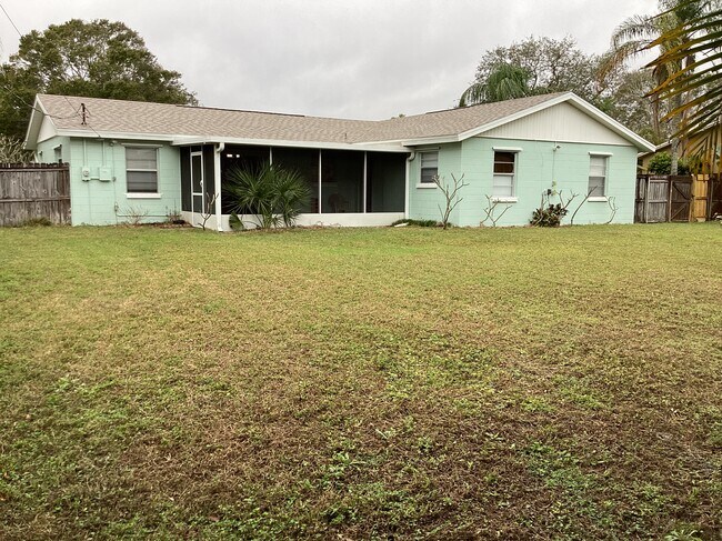 Building Photo - 2801 Forest Dr