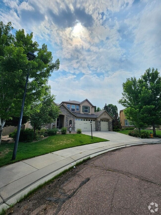 Building Photo - 10035 Pine Glade Dr