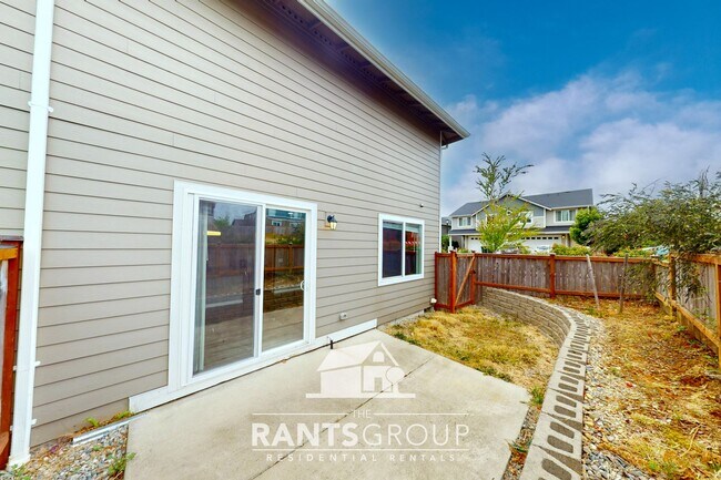 Building Photo - 694R
