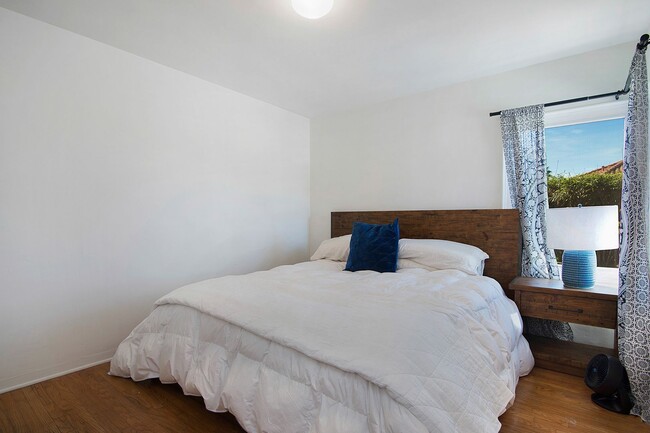 Building Photo - Comfortable 1 Bedroom Cottage Located in t...