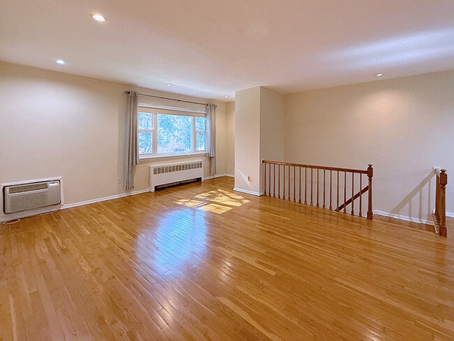Building Photo - 24 Wedgewood Dr