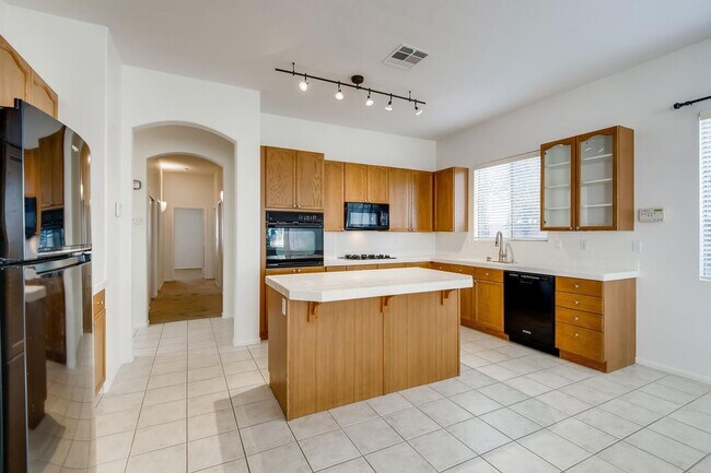 Building Photo - Incredible Single Story Home for Rent !