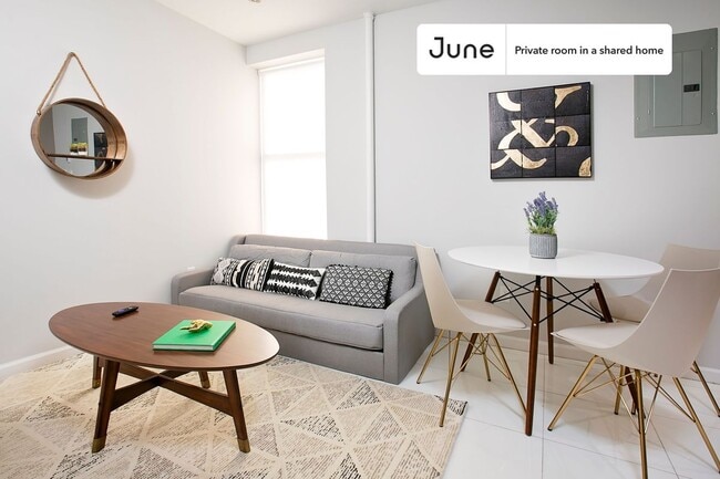 Foto del edificio - Private bedroom in 3 bed/1.5 bath Home
