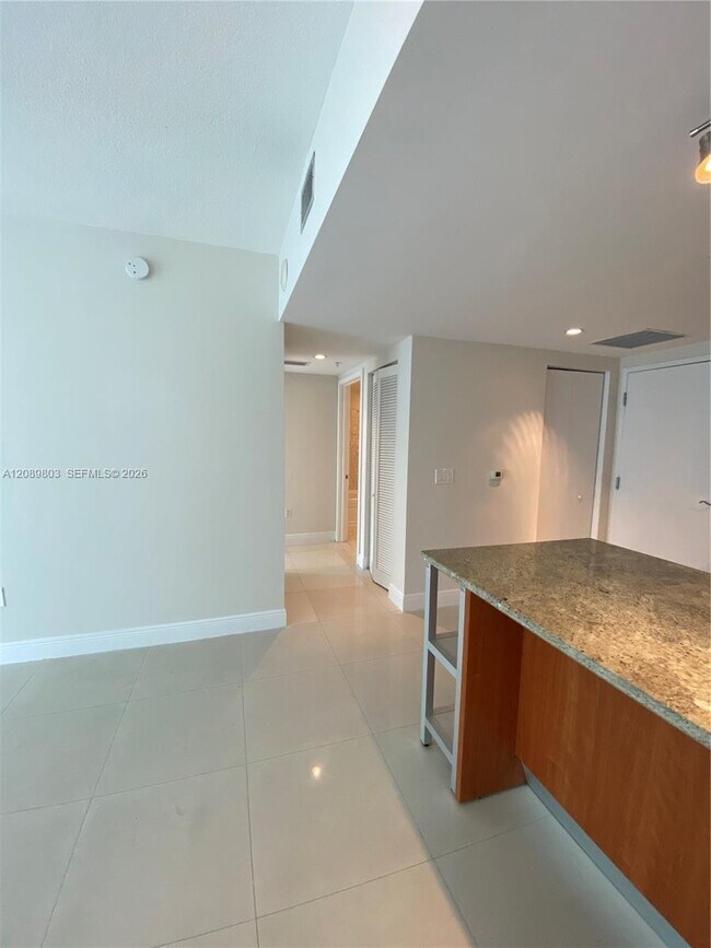 Foto del edificio - 185 SW 7th St