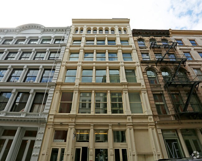 Building Photo - 15-17 Mercer St