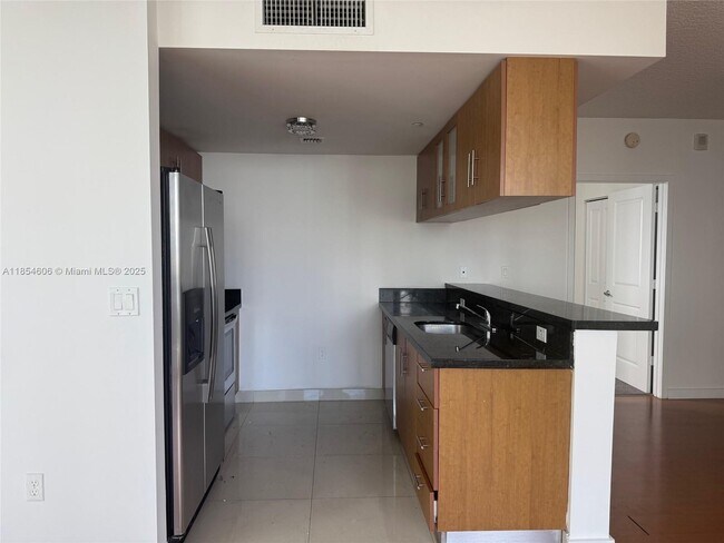 Foto del edificio - 601 NE 23rd St