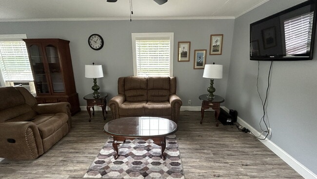 Building Photo - A rare find! Quiet country living in a single-level, 3 bed/2 bath home in Kennebunk!