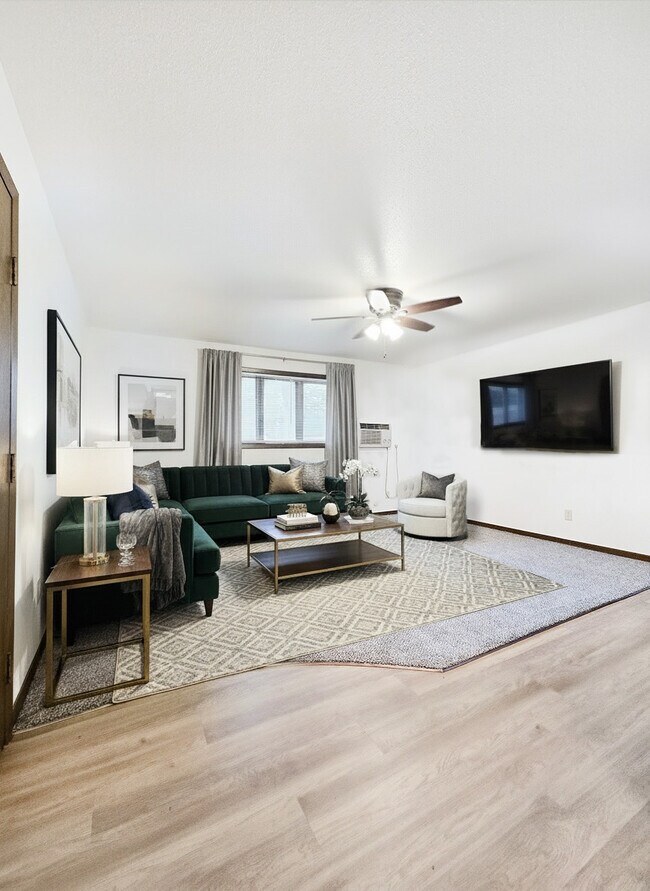 Apartamento remodelado de 2 habitaciones, disponible en septiembre. - 503 15th St SE