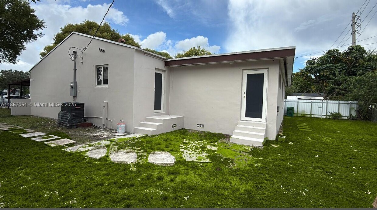 Foto principal - 586 NW 48th St