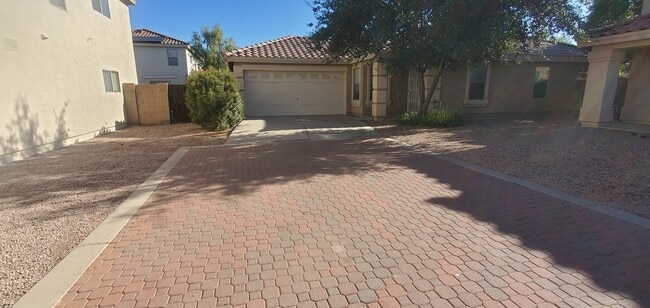 Building Photo - 2319 E Palm Beach Dr