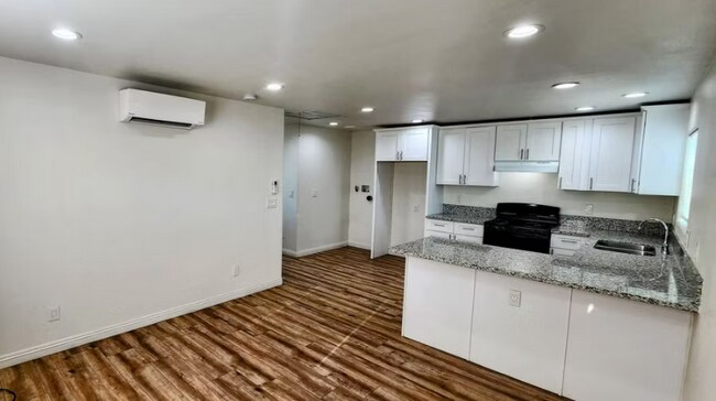 Foto del edificio - 156 E Marshall Blvd