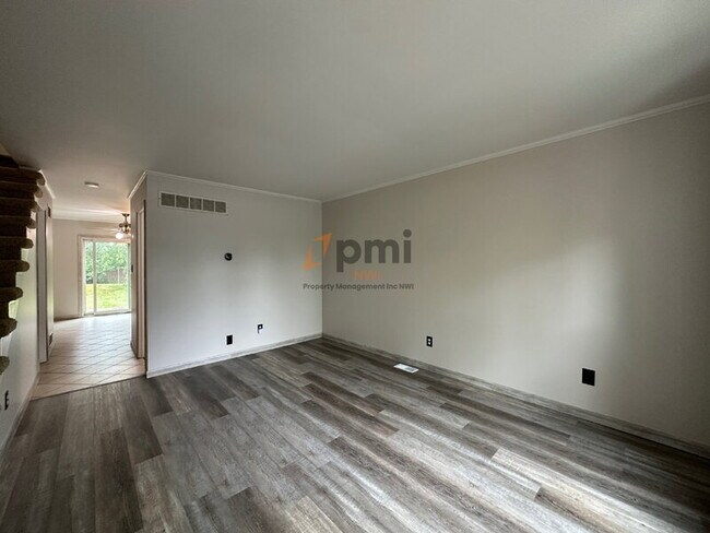 Building Photo - 711 Wellington Dr