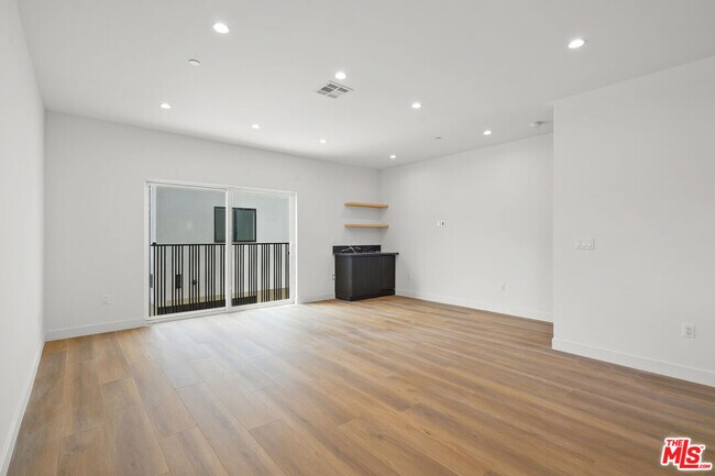 Foto del edificio - 4527 W 17th St