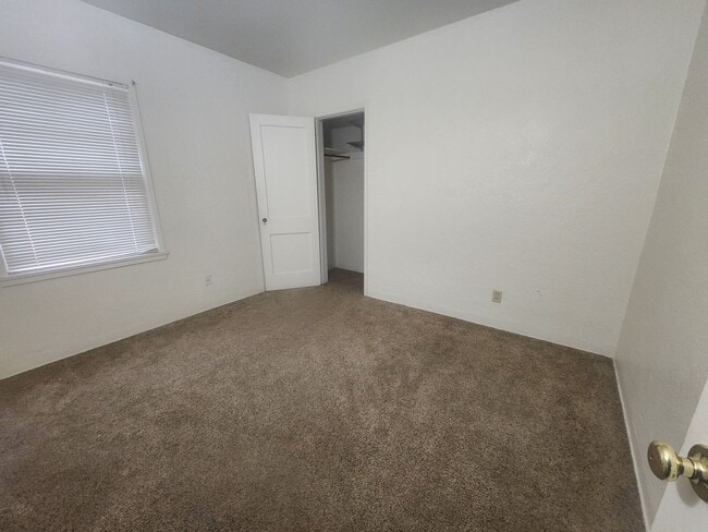 Building Photo - Charming 1 bedroom Apartment