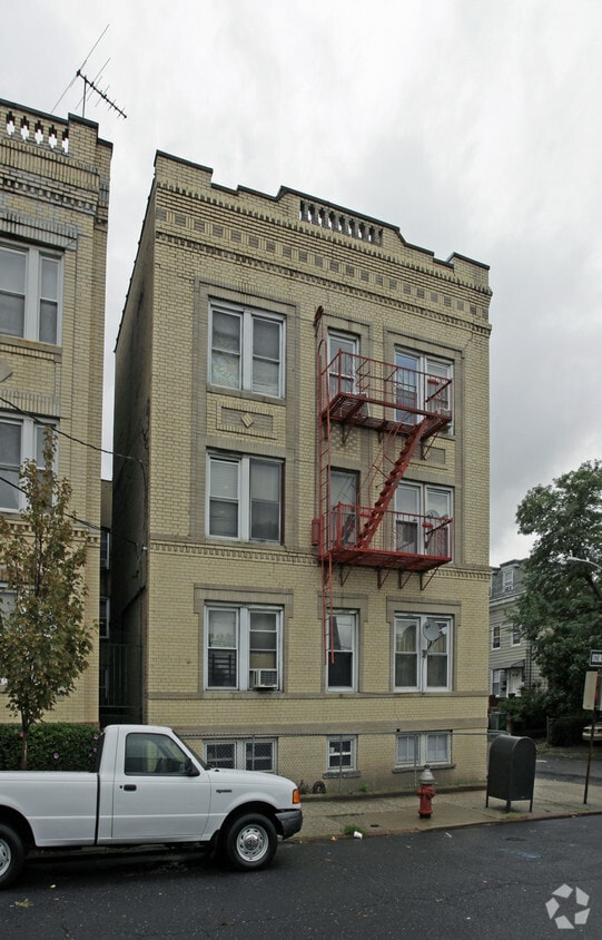 Building Photo - 21 Gray St