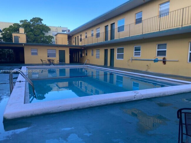 Foto del edificio - 1975 NE 135th St