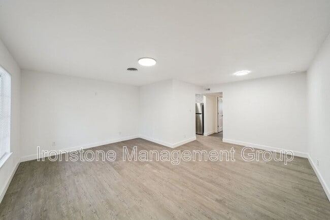 Building Photo - 4503 E 31st St