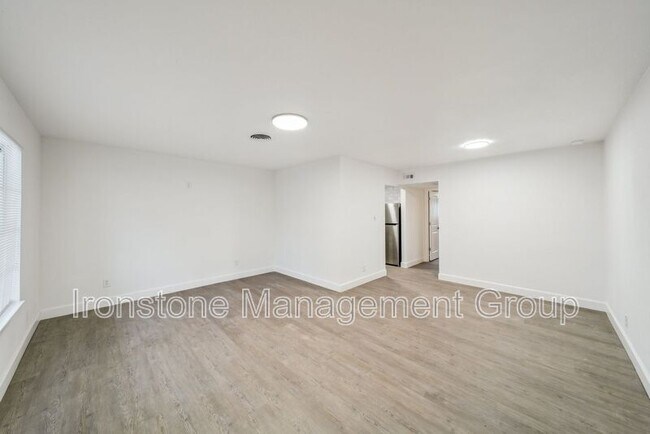 Building Photo - 4521 E 31st St