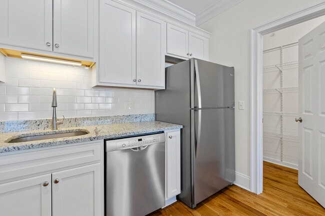 Foto del edificio - 73 W Main St