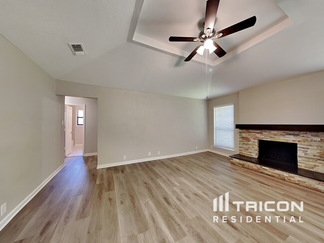 Building Photo - 810 Fondren Dr