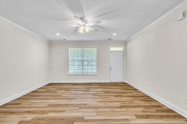 Foto del edificio - 3 Bed/2 Bath Home within Walking Distance to Richmond Hill Schools