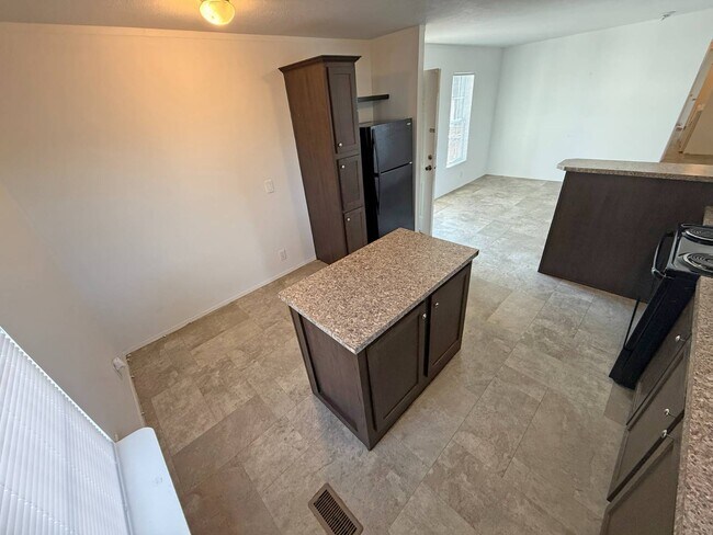 Building Photo - 2501 N Apperson Way