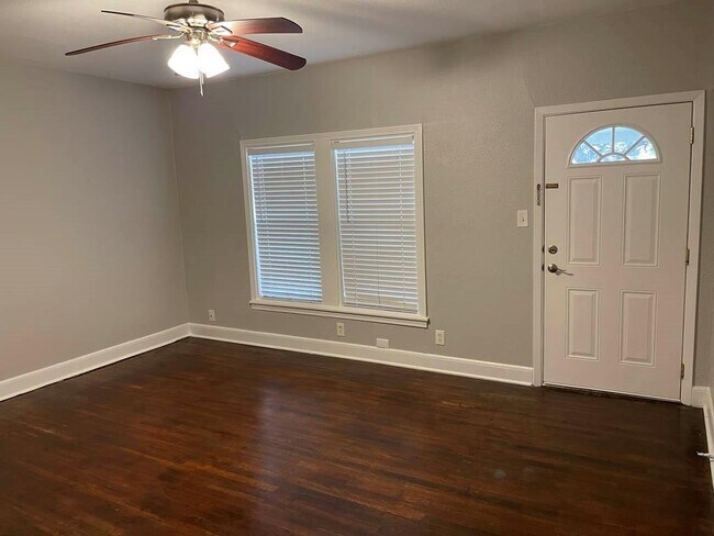 Foto del edificio - 2505 Drew Ln