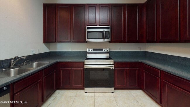 Building Photo - 8201 Green Parrot Rd