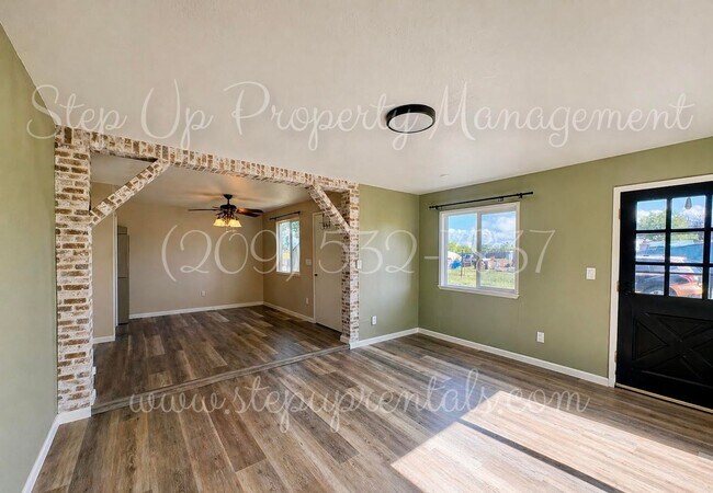 Foto del edificio - Charming Country Living with Modern Solar Power in Chinese Camp