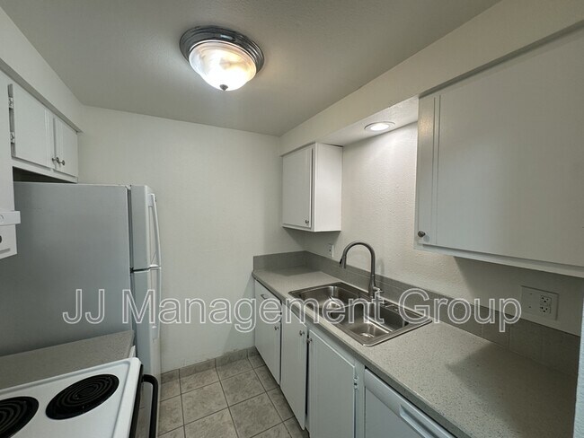 Foto del edificio - 1723 W 8th Ave