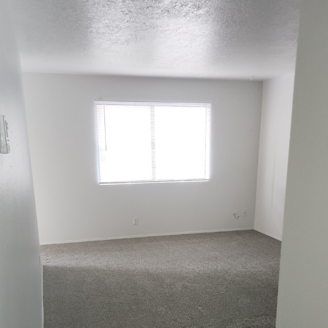 Building Photo - 516 Lewis Ave SE