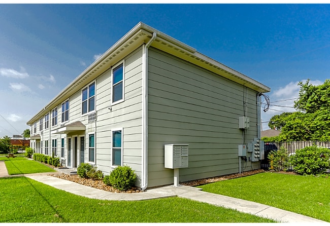 Building Photo - 3803 Hardy St