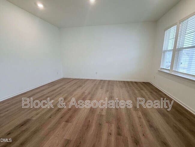 Building Photo - 611 Contento Ct
