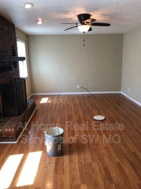 Foto del edificio - 2347 E Huntington St