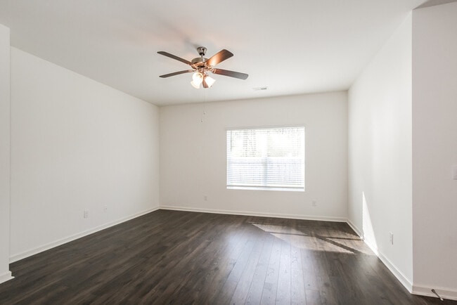 Building Photo - Inviting Bessemer Home with Open Layout