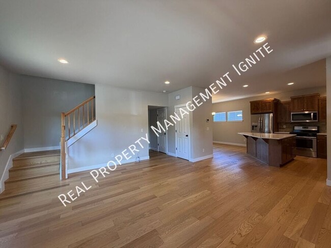 Building Photo - 2713 NE Black Oak Pl