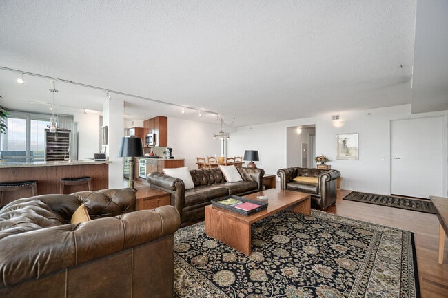 Foto del edificio - 9725 Woods Dr