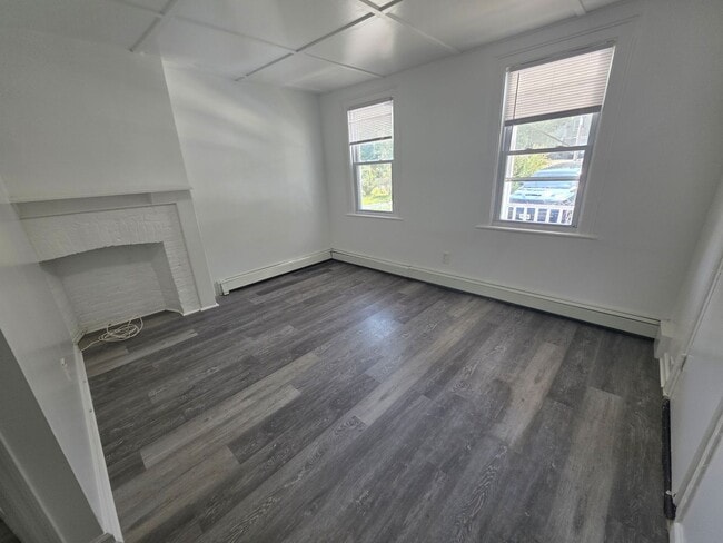 Foto del edificio - 2 bedroom apartment building - Poughkeepsie