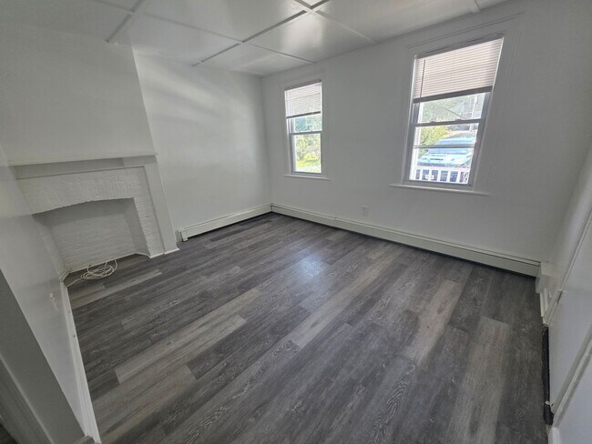 Building Photo - 98 Delafield St
