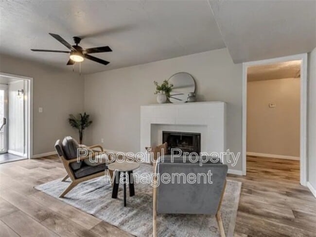 Foto del edificio - 1725 E Lindsey St