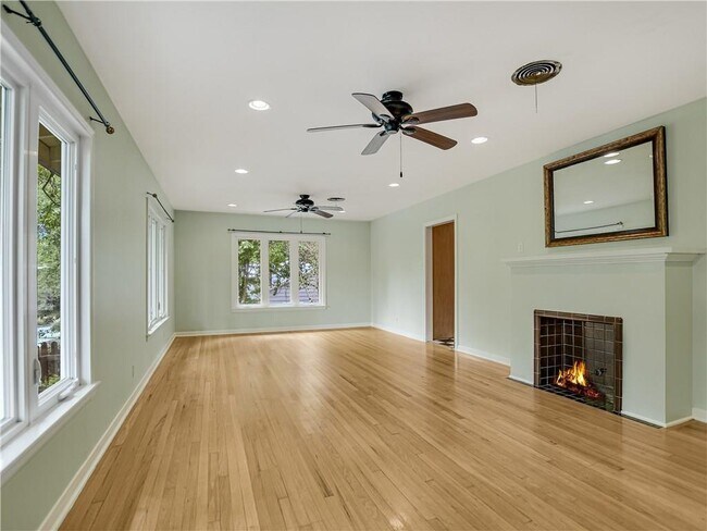 Building Photo - 2125 Glendale Pl