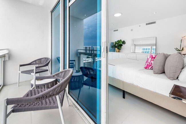 Foto del edificio - 6801 Collins Ave