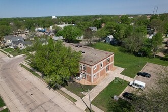 Building Photo - 207 E 4th St