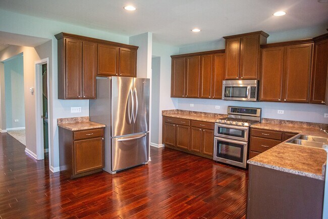 Building Photo - 24504 Sleepy Hollow Ln