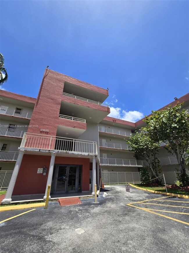 Foto del edificio - 8425 NW 8th St