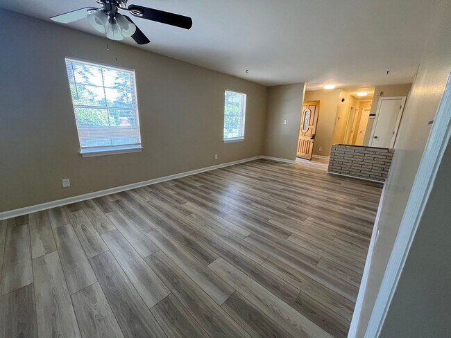 Foto del edificio - Recently Updated Three Bedroom House in Po...