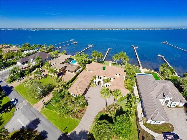 Foto del edificio - 801 SE Riverside Dr