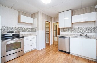 Building Photo - 148 Allen St