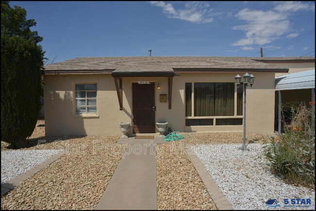 Building Photo - 6106 Tejas Dr