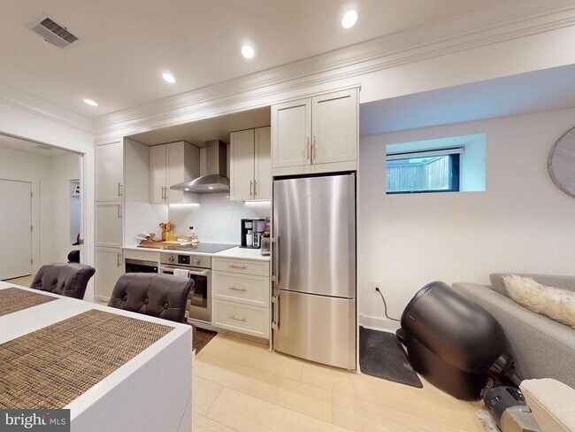 Foto del edificio - 2642 39th St NW